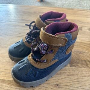 Carters Duck boots toddler size 8